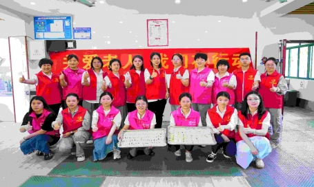 敬老院關(guān)愛老人